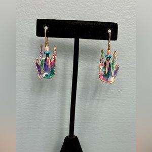 Love sign earrings